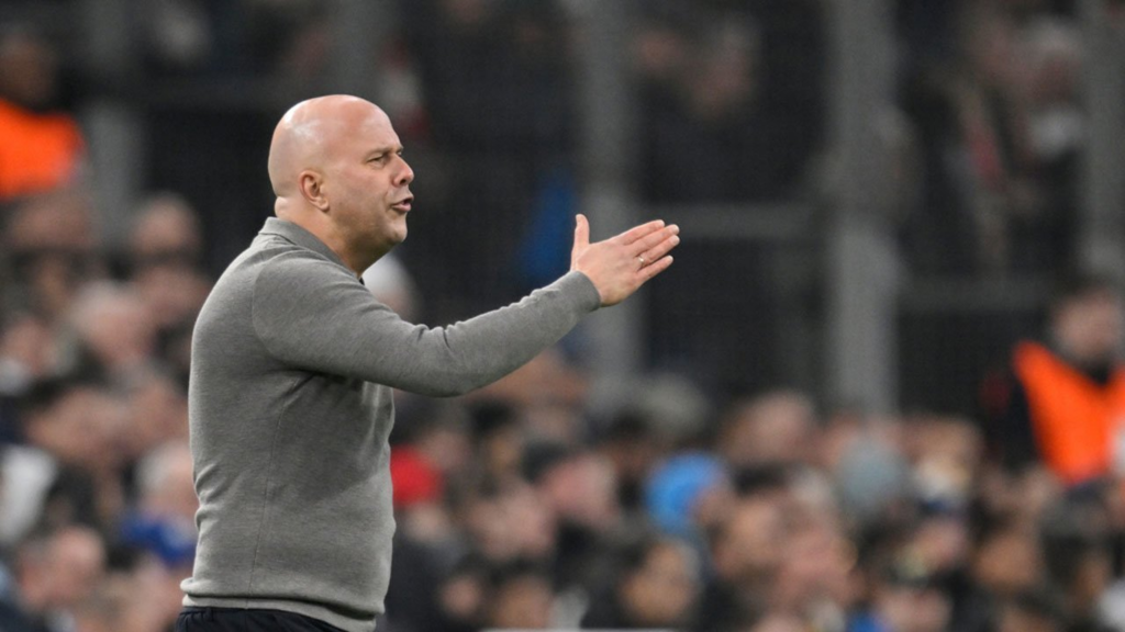 Arne Slot memberikan pernyataan soal transfer Liverpool dalam konferensi pers