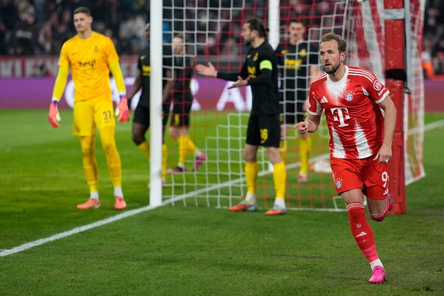 Harry Kane berseragam Bayern Munchen di Allianz Arena