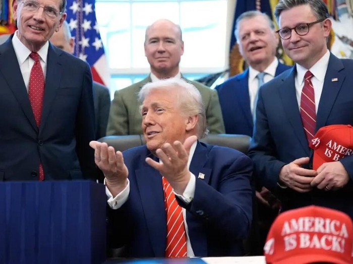 Donald Trump marah saat menjawab pertanyaan jurnalis tentang Jeffrey Epstein di acara publik