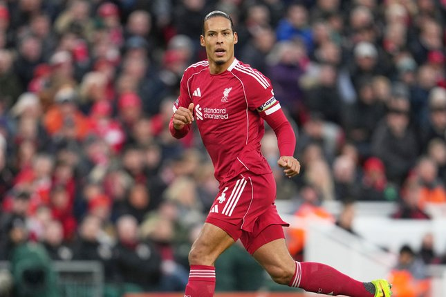 Virgil van Dijk memimpin lini pertahanan Liverpool di Anfield
