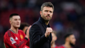 Michael Carrick memimpin sesi latihan Middlesbrough sebagai pelatih kepala sambil memberikan instruksi taktik kepada para pemain.